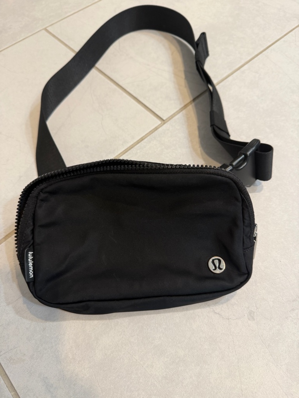 lululemon athletica Minimalist Waist/Crossbody Bag. Black. Smoke free home.